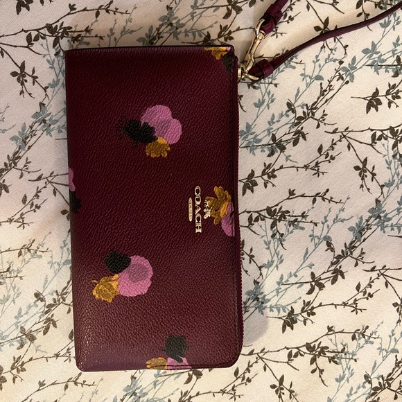 Coach Wallet - Picture 1 of 5